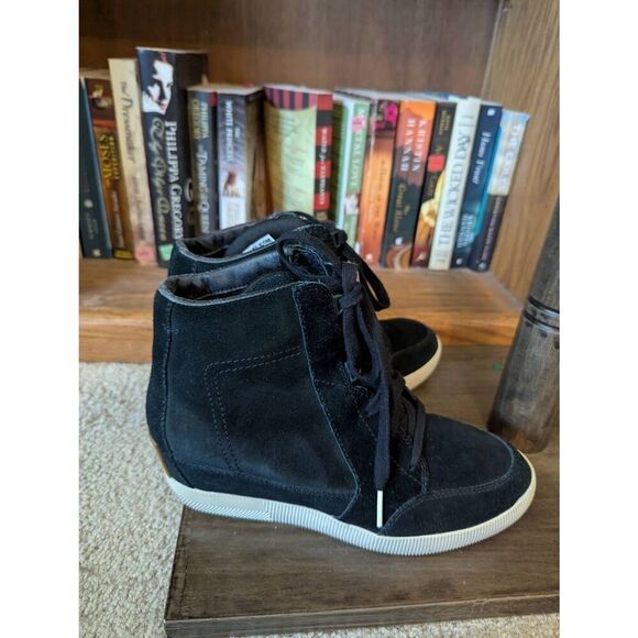 Sorel Women's Size 8 Out and About Hidden Wedge Ankle Booties Boots Black - Picture 2 of 6